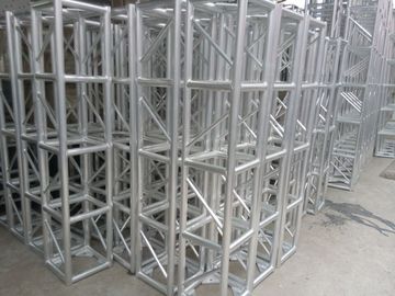 Китай Серебр ферменная конструкция 350 x 350mm освещая/алюминиевая ферменная конструкция этапа для торговой выставки поставщик